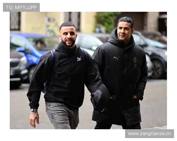 凯尔·沃克三中卫与边后卫角色切换的战术价值分析