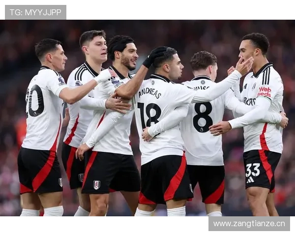 曼联近期表现持续波动,体系问题逐步反映至比赛稳定性 曼联近期表现持续波动,体系问题逐步反映至比赛稳定性