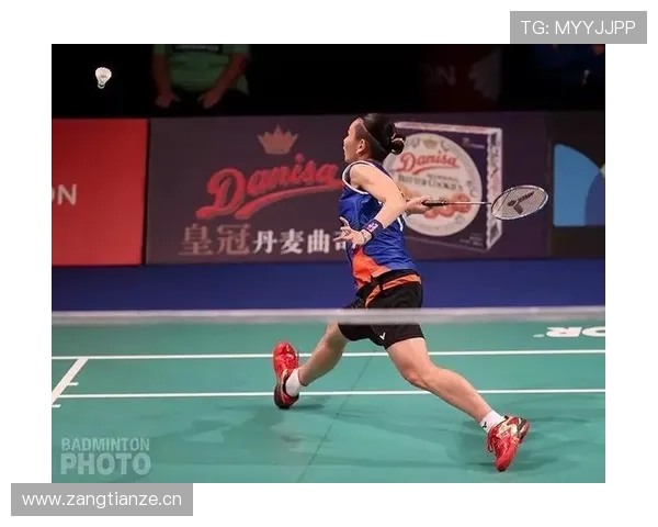 戴资颖下场脱掉球鞋那瞬间，像刚从秀场走下来的女孩，我这穷友心碎了